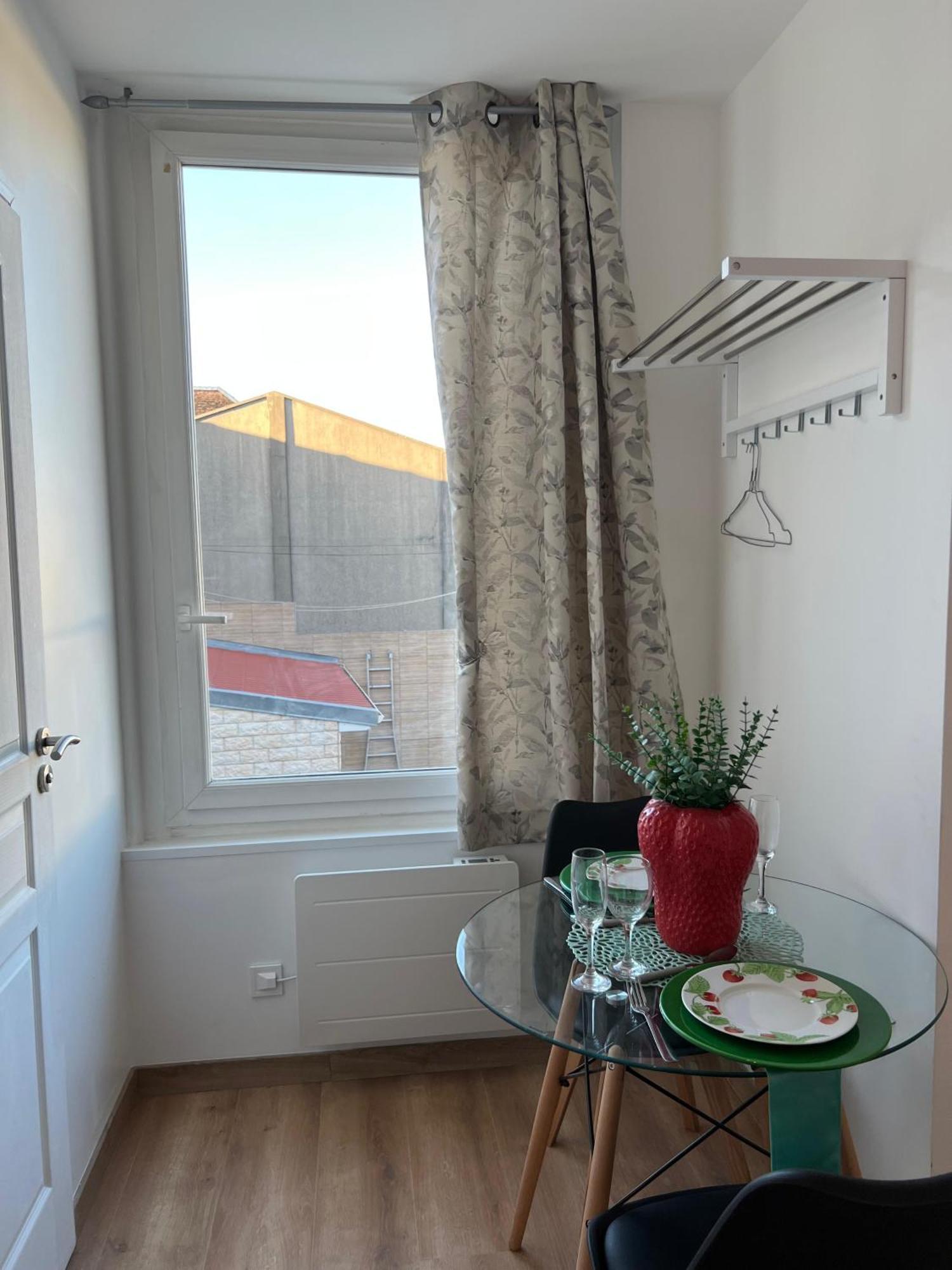 Apartment Therezass Calais